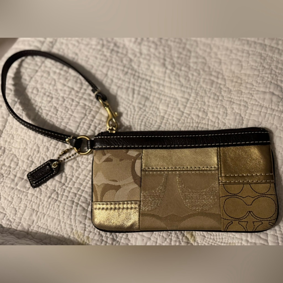 Coach Womens Vintage Beige Gold Patchwork Canvas Leather Zip Wristlet Size Small - Picture 4 of 5